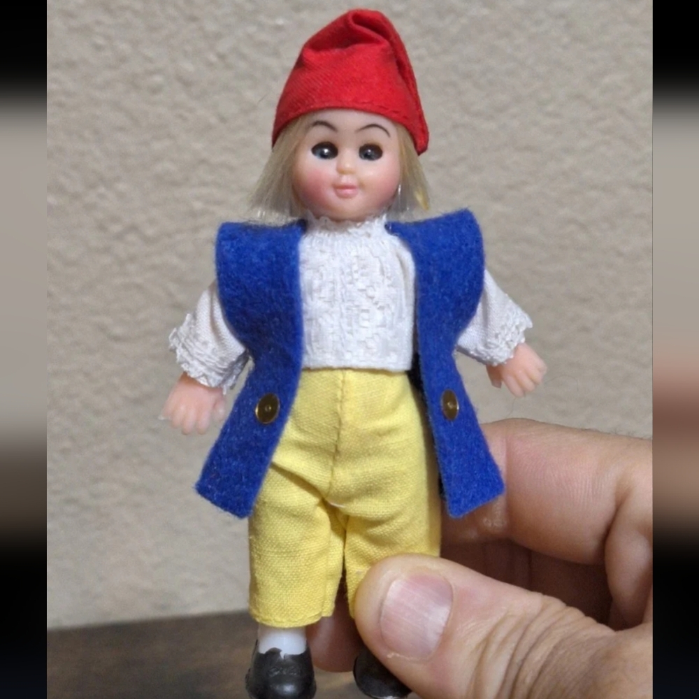 Vintage Rare & HTF Handmade SVENSK Nationaldräkt National Sleepy Eyes Boy Doll